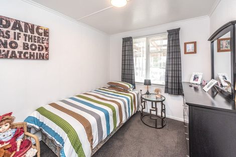 Photo of property in 18 Suther Street, Waverley, 4510