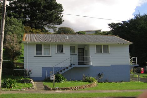 Photo of property in 205 Sievers Grove, Cannons Creek, Porirua, 5024