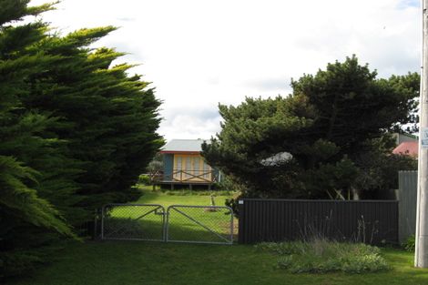 Photo of property in 25 Drake Street, Waikawa Beach, Manakau, 5573