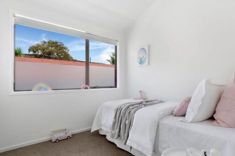 Photo of property in 2/99 Matipo Road, Mairangi Bay, Auckland, 0630