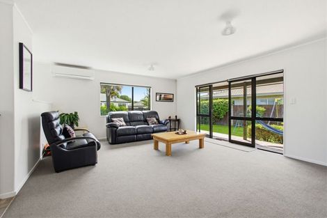 Photo of property in 6 Alan Styles Place, Greenmeadows, Napier, 4112