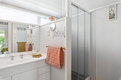 Photo of property in 12 Kowhai Grove, Waikanae, 5036