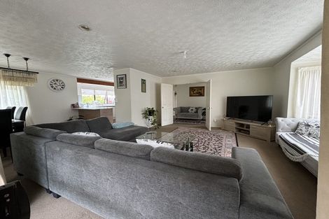 Photo of property in 86 Gosford Drive, Botany Downs, Auckland, 2010