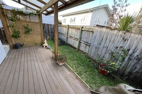 Photo of property in 2/10 Mayville Avenue, New Lynn, Auckland, 0600