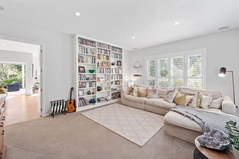 Photo of property in 18b Hobbs Road, Matakatia, Whangaparaoa, 0930