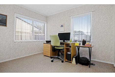 Photo of property in 11 Lina Place, Waiuku, 2123