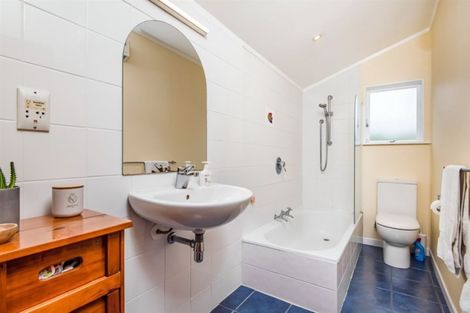 Photo of property in 2/26 Glenvar Road, Torbay, Auckland, 0630