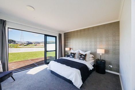 Photo of property in 48 Sardinia Grove, Fitzherbert, Palmerston North, 4410