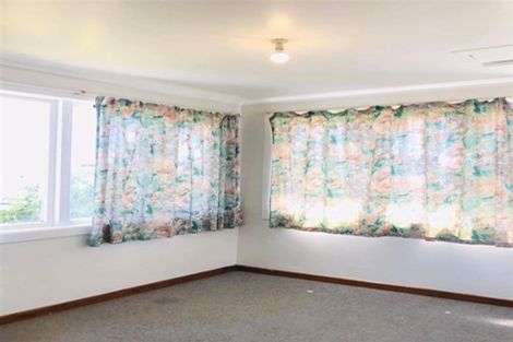 Photo of property in 2 Binsted Road, New Lynn, Auckland, 0600
