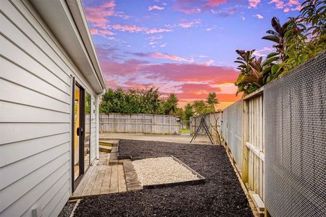 Photo of property in 30b Doone Place, Massey, Auckland, 0614