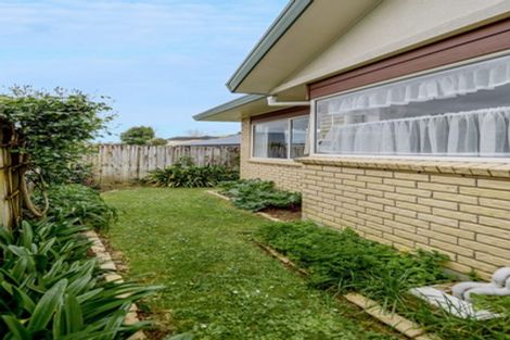 Photo of property in 2/5 Headcorn Place, Botany Downs, Auckland, 2010