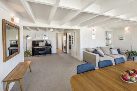 Photo of property in 5 Stanley Point Road, Stanley Point, Auckland, 0624