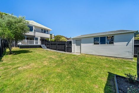 Photo of property in 42 Taylor Terrace, Tawa, Wellington, 5028
