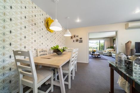 Photo of property in 1 Manorburn Place, Lake Hayes, Queenstown, 9304