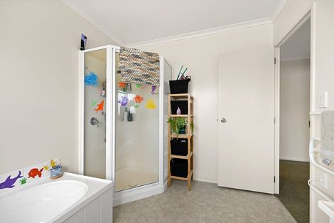 Photo of property in 15 Kittyhawk Place, Melville, Hamilton, 3206