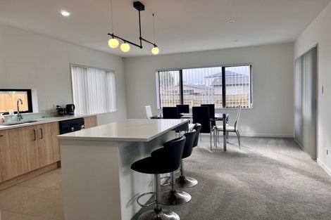 Photo of property in 2 Fiesta Drive, Half Moon Bay, Auckland, 2012