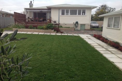 Photo of property in 9 Sylvan Crescent, Te Atatu South, Auckland, 0610