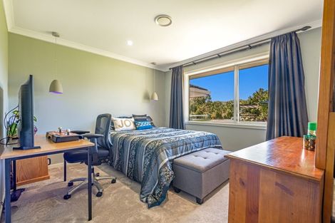 Photo of property in 2 Tutakarae Road, Kelvin Grove, Palmerston North, 4470