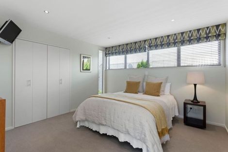 Photo of property in 8 Saint Andrews Square, Strowan, Christchurch, 8052