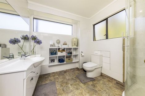 Photo of property in 5 Wesleydale Place, Papakura, 2110