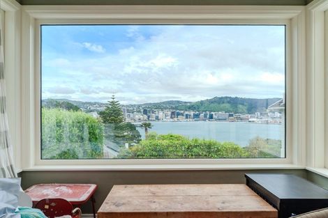 Photo of property in 60 The Crescent, Roseneath, Wellington, 6011