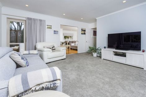 Photo of property in 2/46 Heathcote Road, Castor Bay, Auckland, 0620
