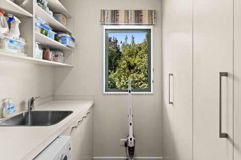 Photo of property in 12 Laing Cove, Havelock North, 4130