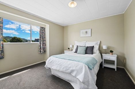 Photo of property in 8b Montgomery Crescent, Clouston Park, Upper Hutt, 5018