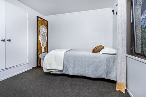 Photo of property in 2/813 East Coast Road, Northcross, Auckland, 0630