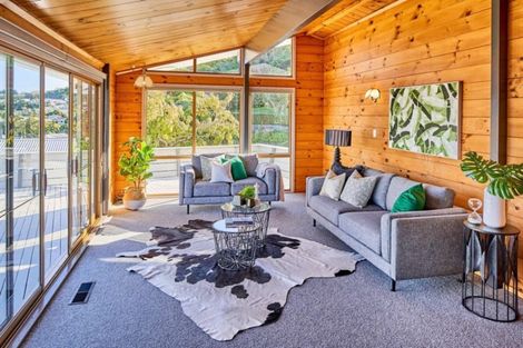 Photo of property in 14 Laburnum Grove, Maungaraki, Lower Hutt, 5010