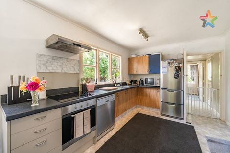 Photo of property in 5 Wood Street, Wainuiomata, Lower Hutt, 5014