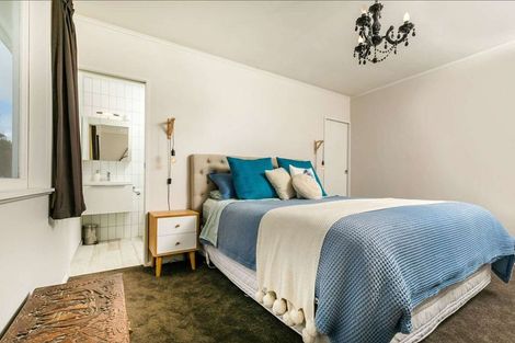 Photo of property in 100 Lincoln Park Avenue, Massey, Auckland, 0614