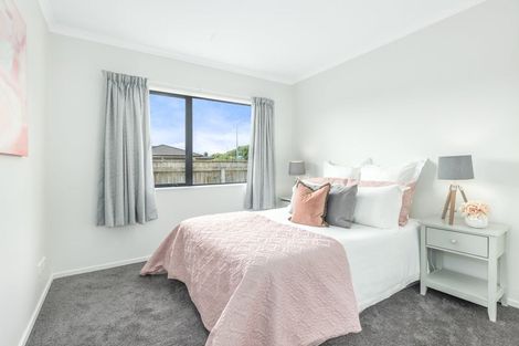 Photo of property in 18 Guildford Drive, Paraparaumu, 5032