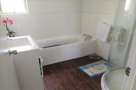 Photo of property in 24 Worthington Place, West Harbour, Auckland, 0618