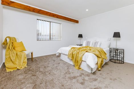 Photo of property in 2/31 Sutton Crescent, Papakura, 2110