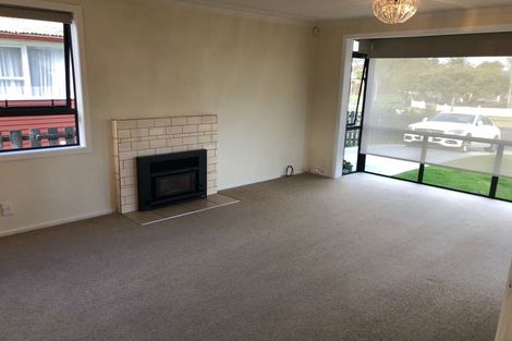 Photo of property in 37 Edgewater Drive, Pakuranga, Auckland, 2010