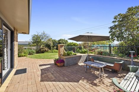 Photo of property in 13 Karina Road, Merrilands, New Plymouth, 4312