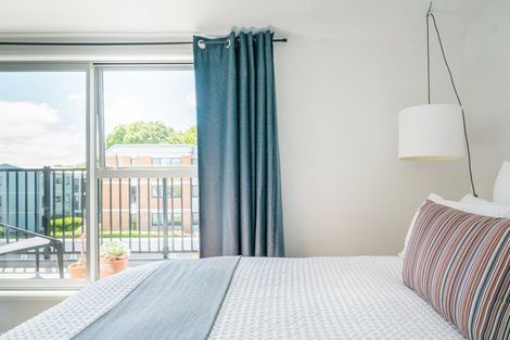 Photo of property in 35 Garreg Road, Fendalton, Christchurch, 8052