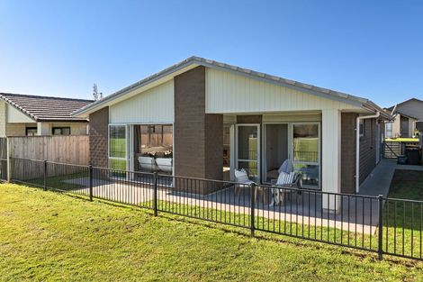 Photo of property in 22 Richardson Road, Omokoroa, 3114