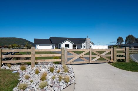Photo of property in 9 Kanuka Grove, Kinloch, Taupo, 3377