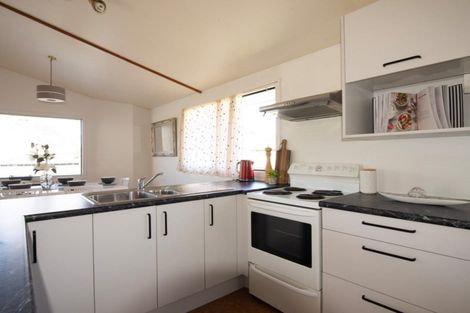 Photo of property in 33a Hutchinson Avenue, New Lynn, Auckland, 0600