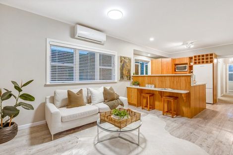 Photo of property in 107 Onewa Road, Northcote, Auckland, 0627