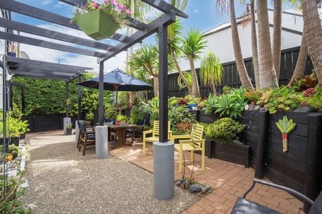 Photo of property in 2/11 Paparoa Road, Cockle Bay, Auckland, 2014