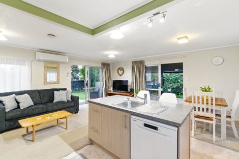 Photo of property in 2 Kirkpatrick Place, Papamoa Beach, Papamoa, 3118