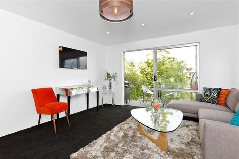 Photo of property in 2/7 Alston Avenue, Kelston, Auckland, 0602