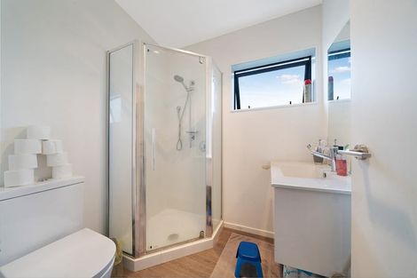 Photo of property in 4337c Great North Road, Glendene, Auckland, 0602