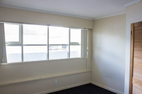 Photo of property in 204 East Coast Road, Forrest Hill, Auckland, 0620