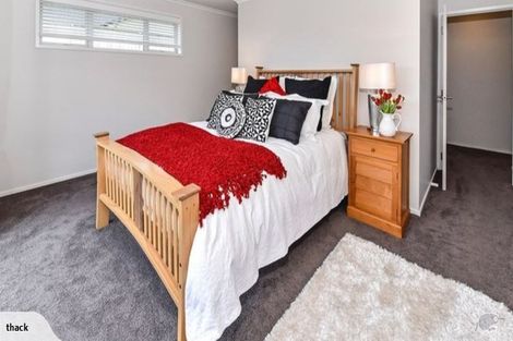 Photo of property in 9 Tongeren Square, Karaka, Papakura, 2113