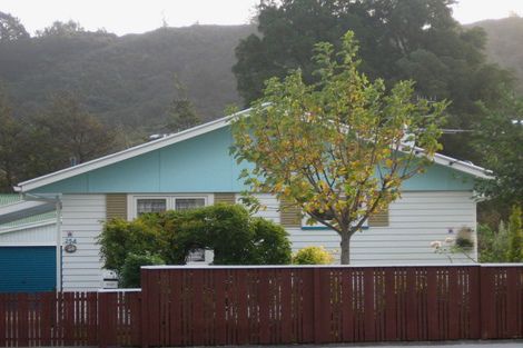 Photo of property in 254 Stokes Valley Road, Stokes Valley, Lower Hutt, 5019