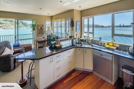 Photo of property in 18c Trevor Terrace, Paremata, Porirua, 5024